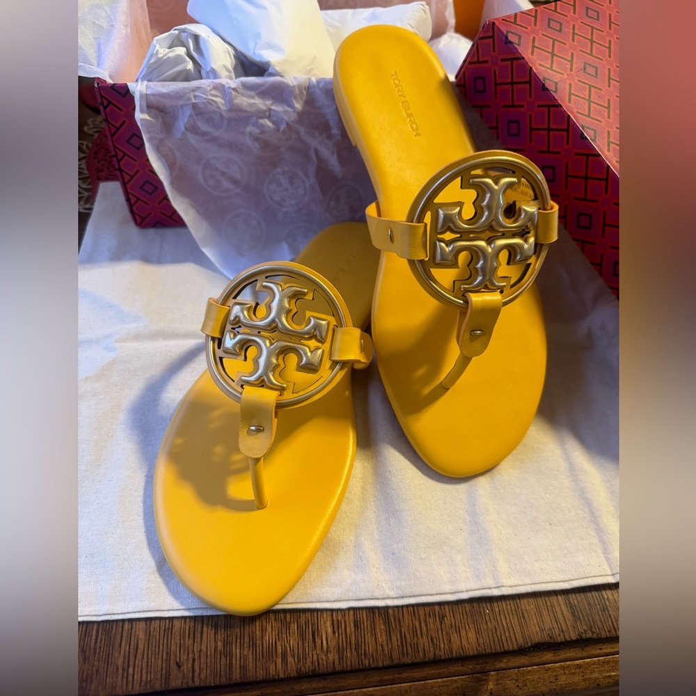 Tory Burch Metal Miller Soft Color:Peachy / Gold
Size:8.5